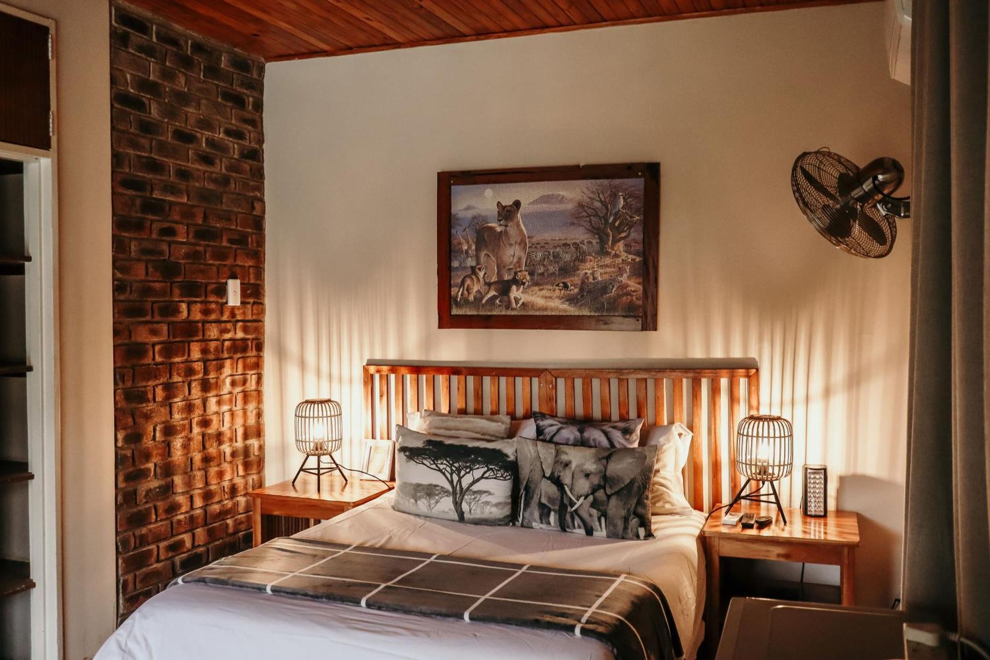 Hotel A Traveller'S Palm à Phalaborwa Extérieur photo