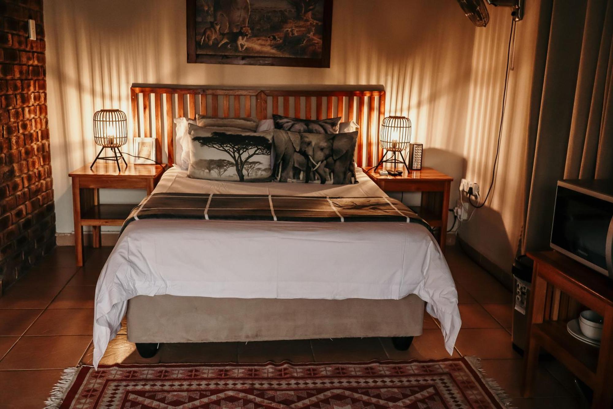 Hotel A Traveller'S Palm à Phalaborwa Extérieur photo